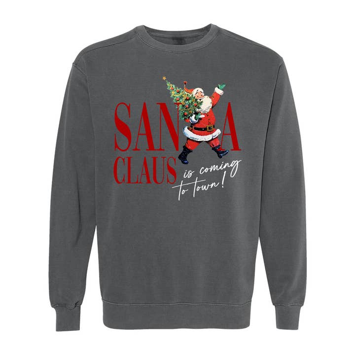 Pull de Noël vintage rétro Santa Claus Coming To Town pour la vente par Taylor Grace