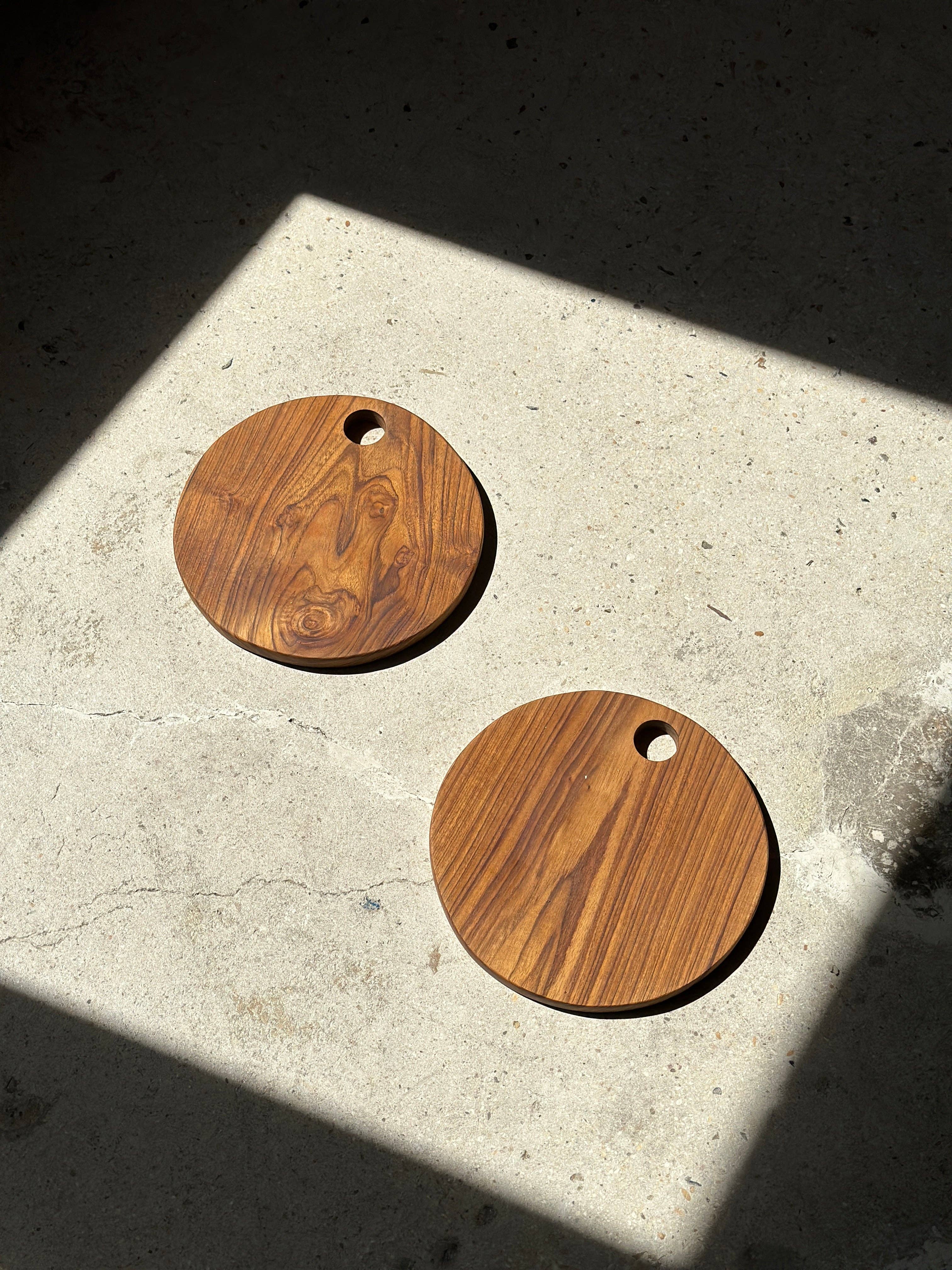 Office Objets – wholesale Skärbräda – Rund skärbräda i urholkad teak D:3011