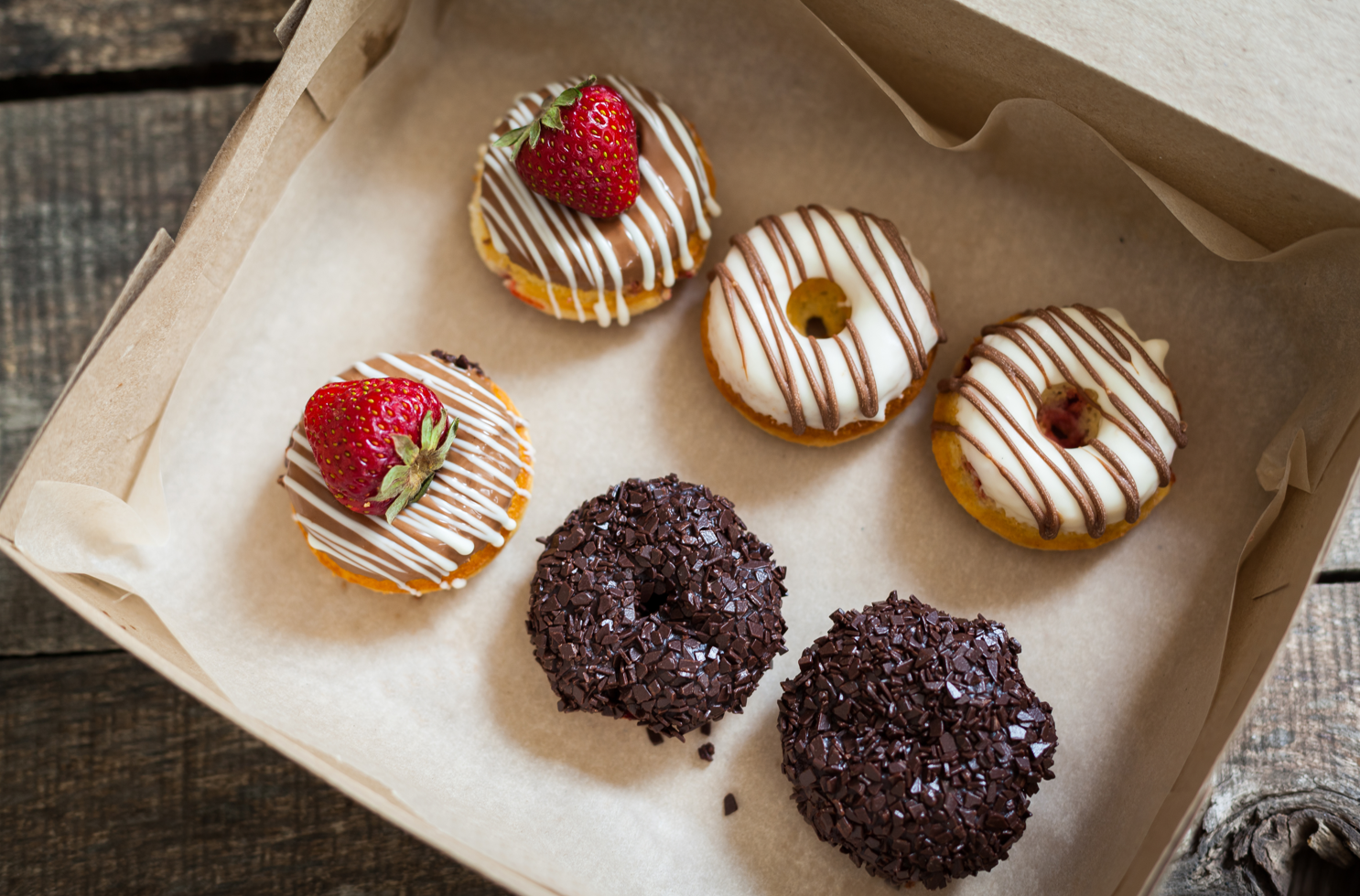 EcoQuality – wholesale Presentbox – Vit bagerilåda för bakverk 20 x 20 x 7 cm – miljövänlig6