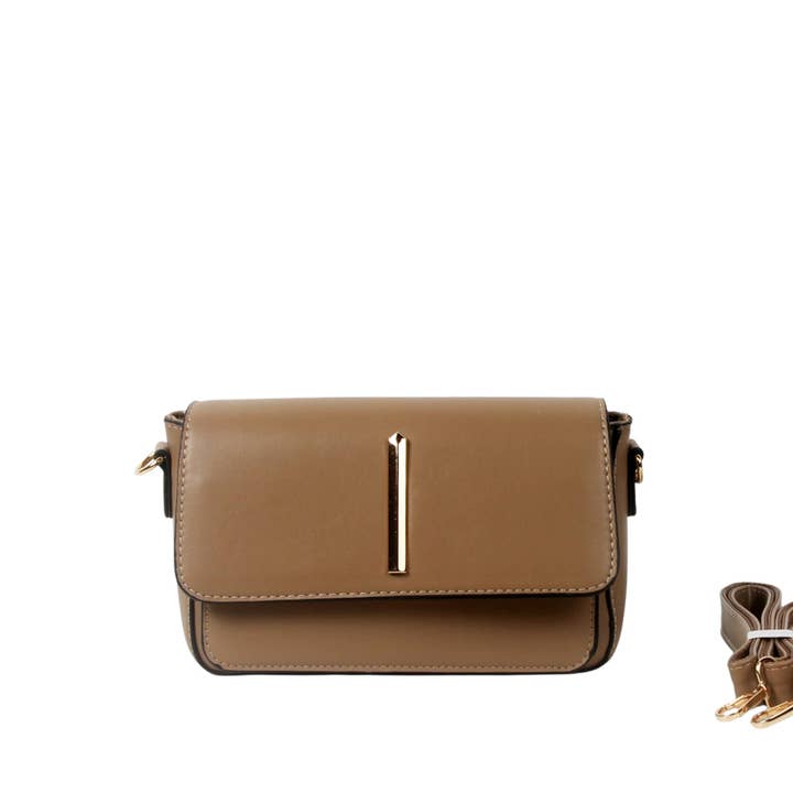 CROSSBODY BAG WITH FLAP, FRONT DETAIL. for wholesale by MIA LAROUGE