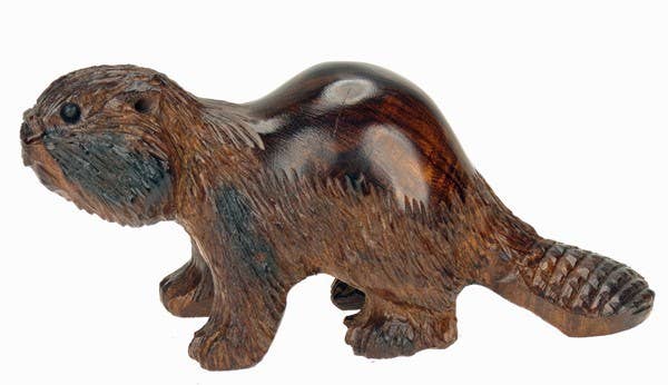 Earthview – wholesale Decorative figurine – Detailed Beaver Ironwood Carving0
