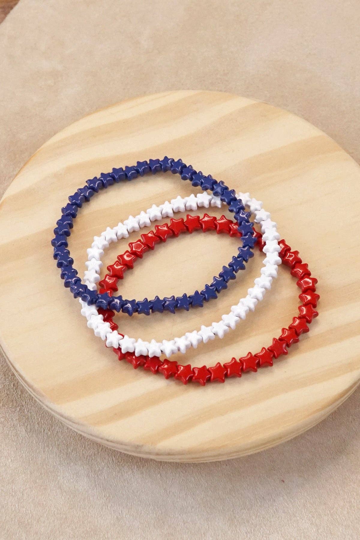 PennyLine inc - Vente Bracelet de perles - Ensemble de bracelets extensibles étoilés du 4 juillet – Rouge, Blanc & Bleu1