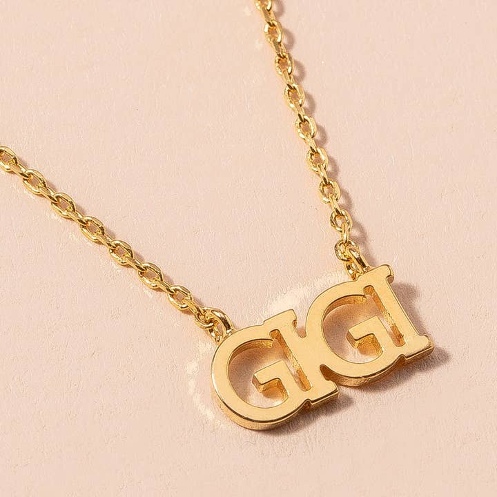 Collier Pendentif/Charme Texte GIGI Or Hypoallergénique pour la vente par Verita Lane