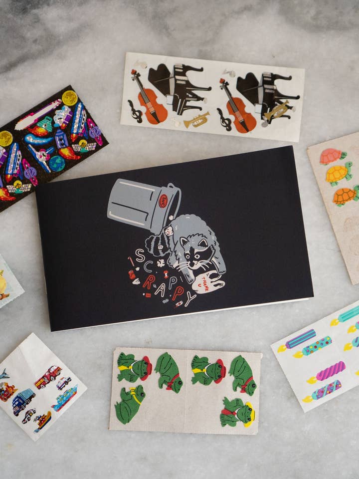 Scrappy Vaskebjørn - Lomme Klistermærkebog | Opbevaringsalbum for engroshandel hos Stay Home Club