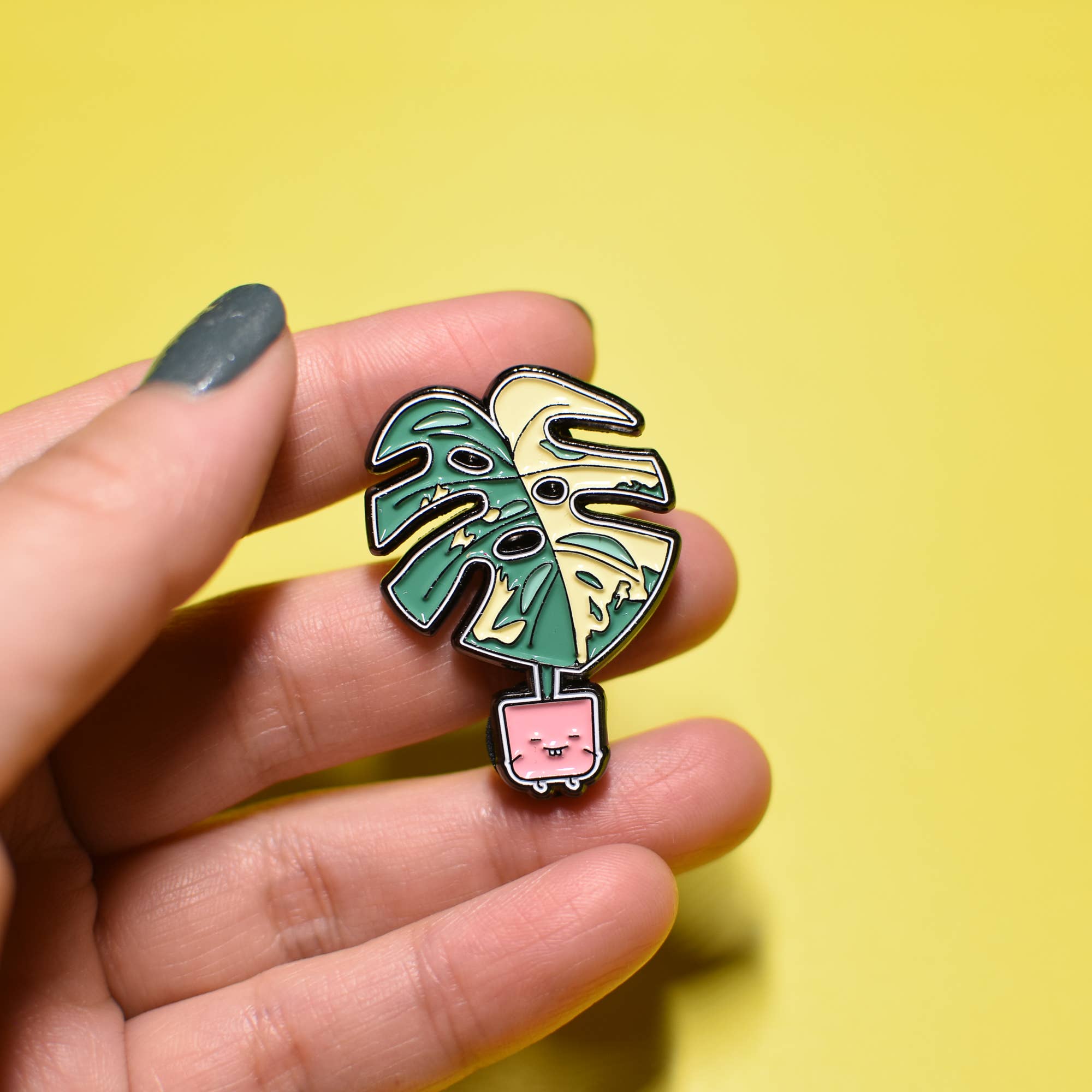 Home by Faith - Wholesale Lapel Pin/Button - Variegated Monstera Enamel Pin1