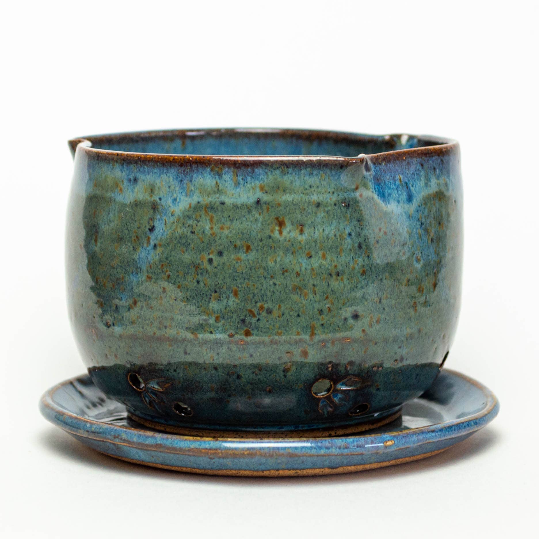 White Squirrel Clayworks – Engroshandel Skål – Berry Skål/Colander - USA Håndkastet Stentøj - Mørkeblå1