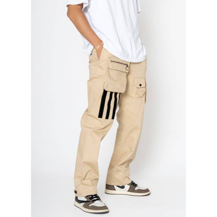 Pantalon cargo pour homme Konus avec poche amovible en noir pour la vente par Robin K