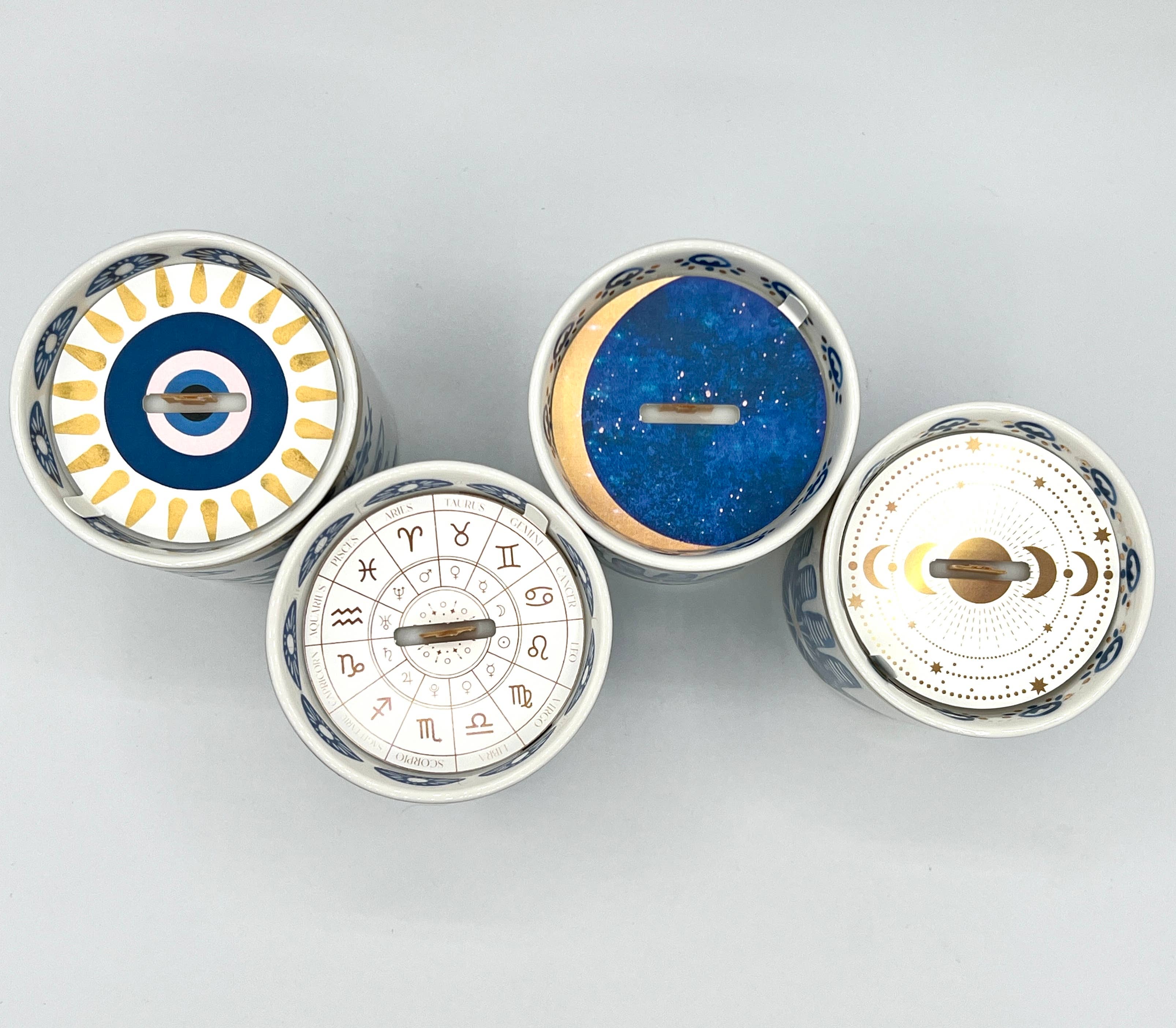 The Sacred Wild Candle Co – Velas de decoração por atacado – Nova vela Hamsa em cerâmica branca com detalhes em ouro e azul4