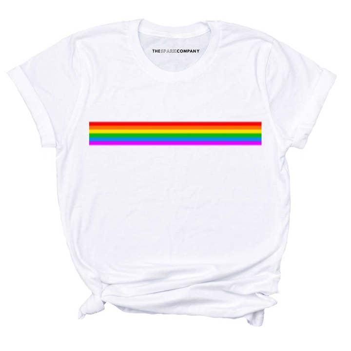 Pride-flagstribet T-shirt for engroshandel hos The Spark Company