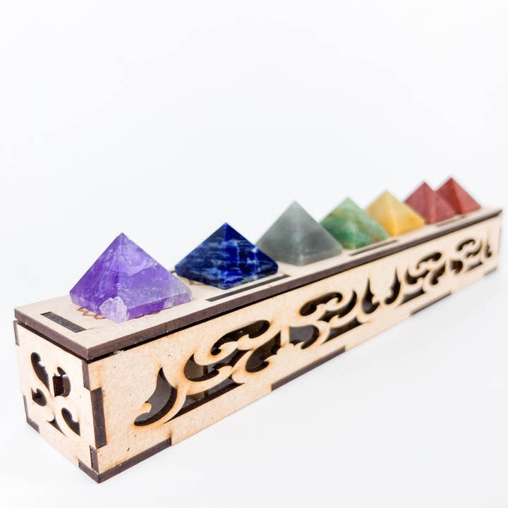 GREENROOTS USA LLC – Pedra/cristal espiritual por atacado – Conjunto de Pirâmides de 7 Chakras em Pedra Preciosa com Caixa (1,25 por 1 - Pirâmides)8
