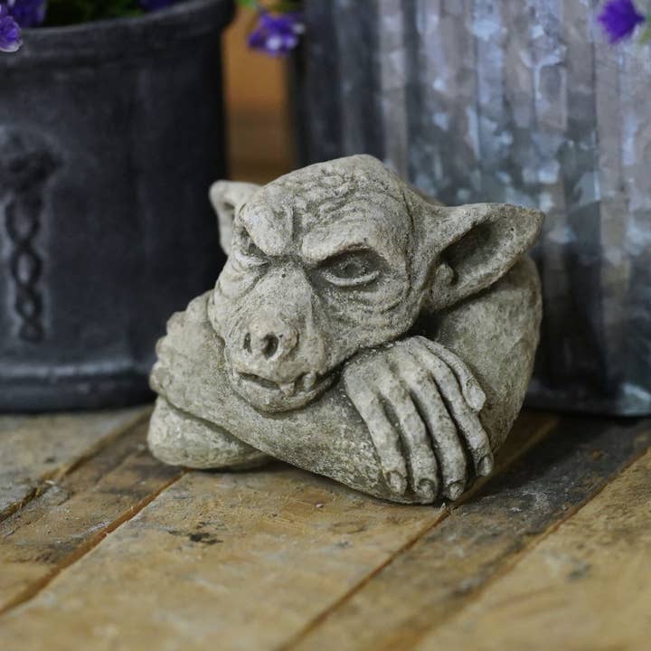 Adorno de jardín exterior de duende colgante en placa de piedra para venta al por mayor de Vale Ornaments