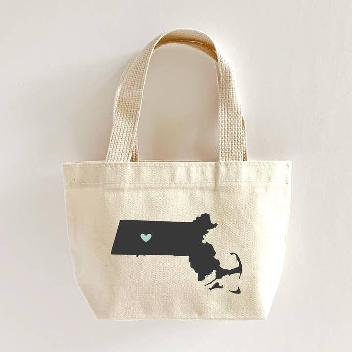 Sac en toile du Massachusetts : Cadeau silhouette de l'État pour la vente par MEGranger Makery