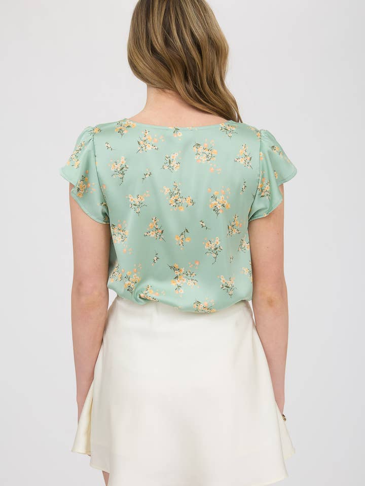 Blu Pepper - Vendita all'ingrosso Camicetta - Donna - Blusa in raso con scollo a V e stampa floreale con bordi smerlati1