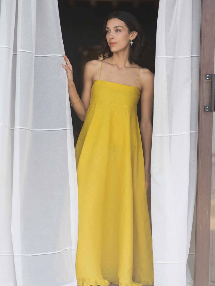 Vestido maxi com alça espaguete de linho amarelo limão por atacado de Drishya Linen