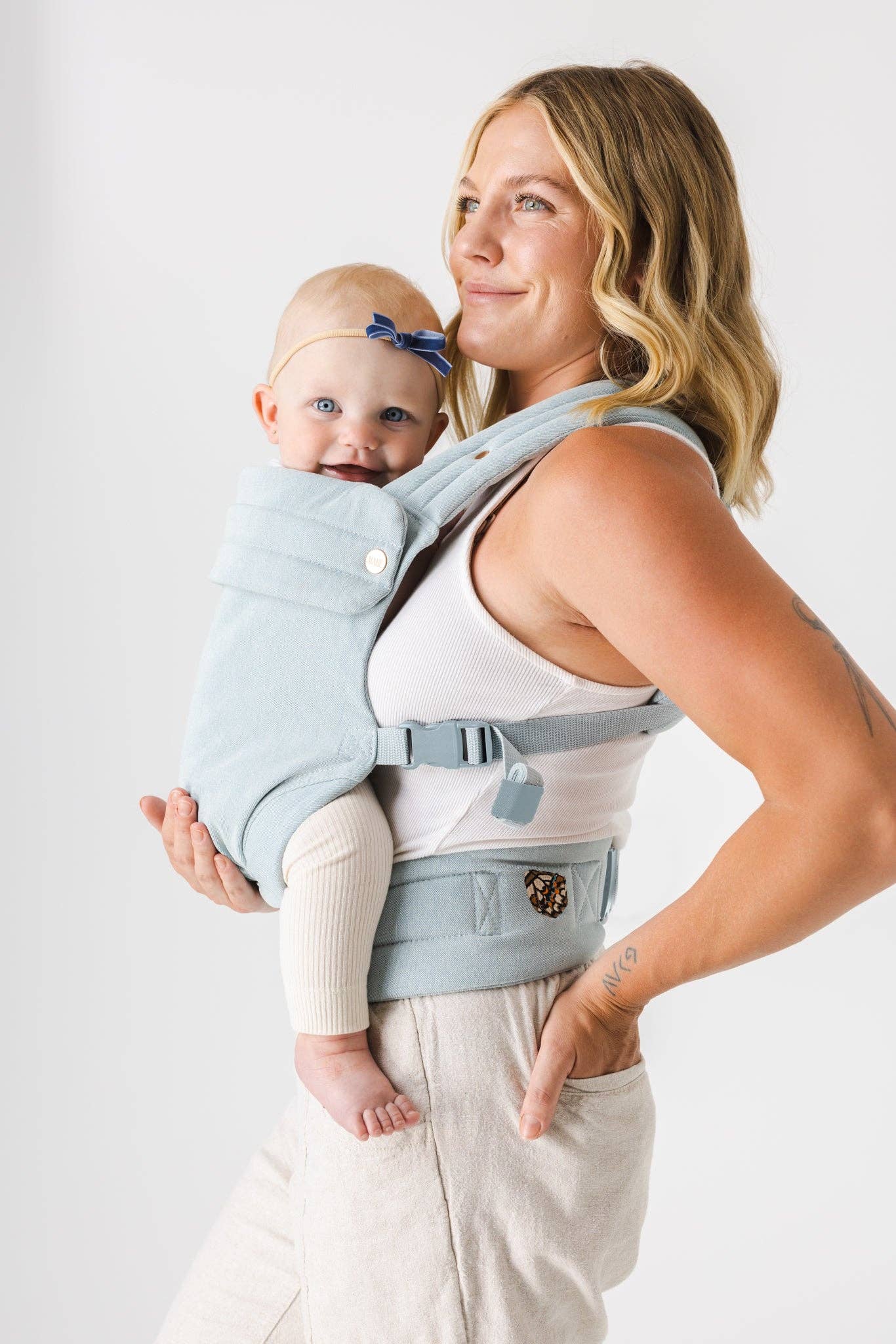 Mabē Baby Carriers - Wholesale Baby Carrier - The Monarch Carrier - Dream Wash Denim4