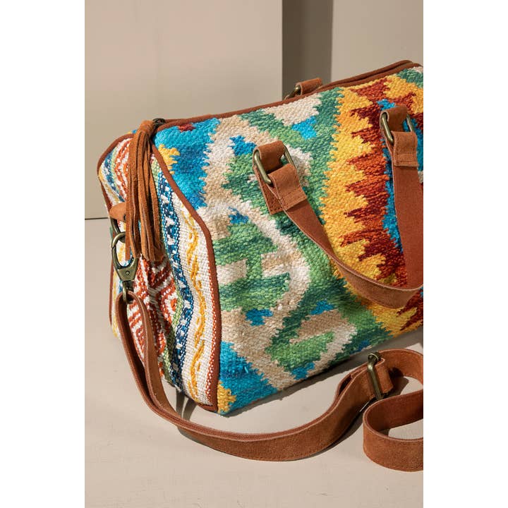 Carmel Sac Boston Carmel aux motifs ethniques tissés main teintés en fil, anse et pampilles en véritable daim en vente sur Faire1