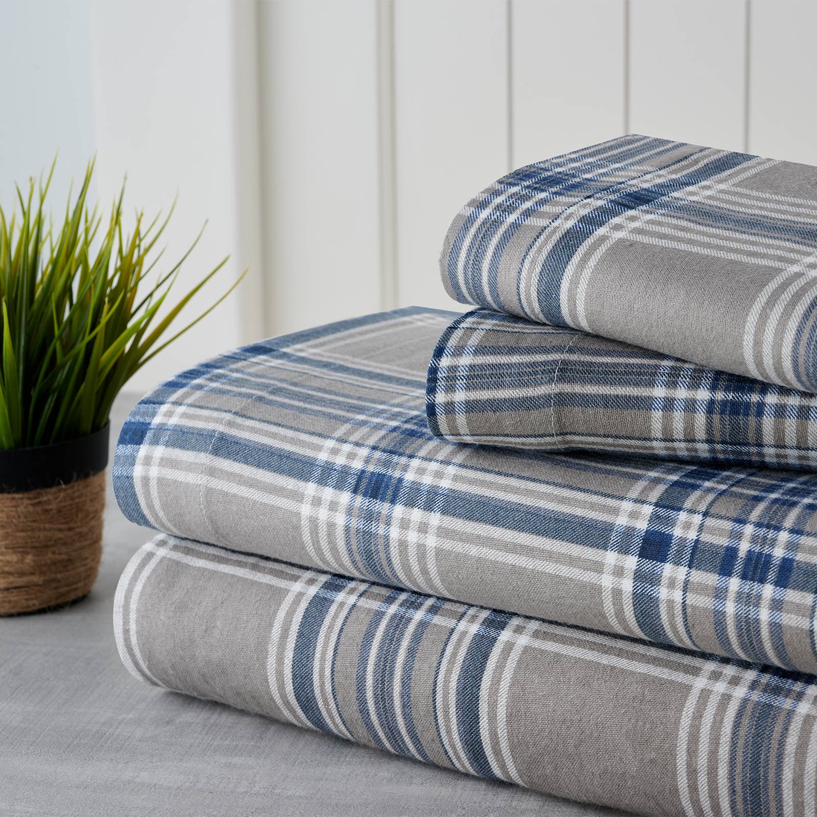 Bed Bath Fashions - Wholesale Sheet Set - Bibb Home Printed Flannel 4 Piece Sheet Set6