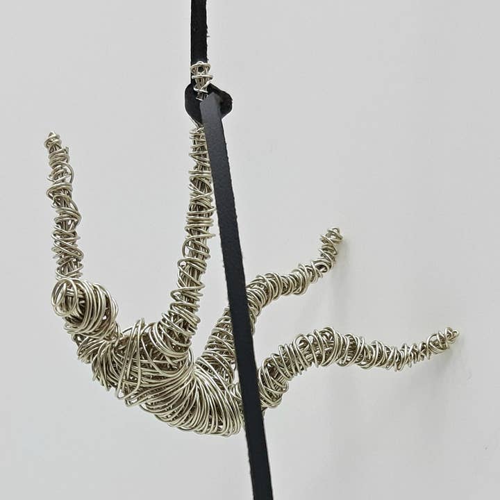 Kleine Skulptur des Klettermannes für den Großhandel von Haritopoulou