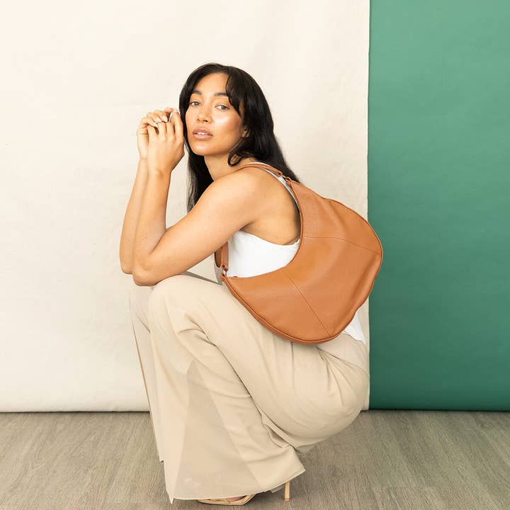 Deux Mains: Haiti Fair Trade - Wholesale Shoulder Bag - Women's - Saddle Shoulder Bag17