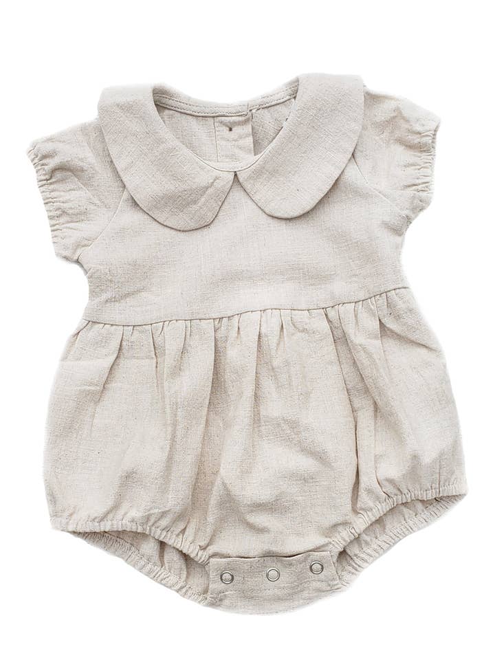 OLIVE & CRADLE – Engroshandel Bodysuit - Baby – Peter Pan Krave Hør Boble Romper + Sløjfe | Allie3