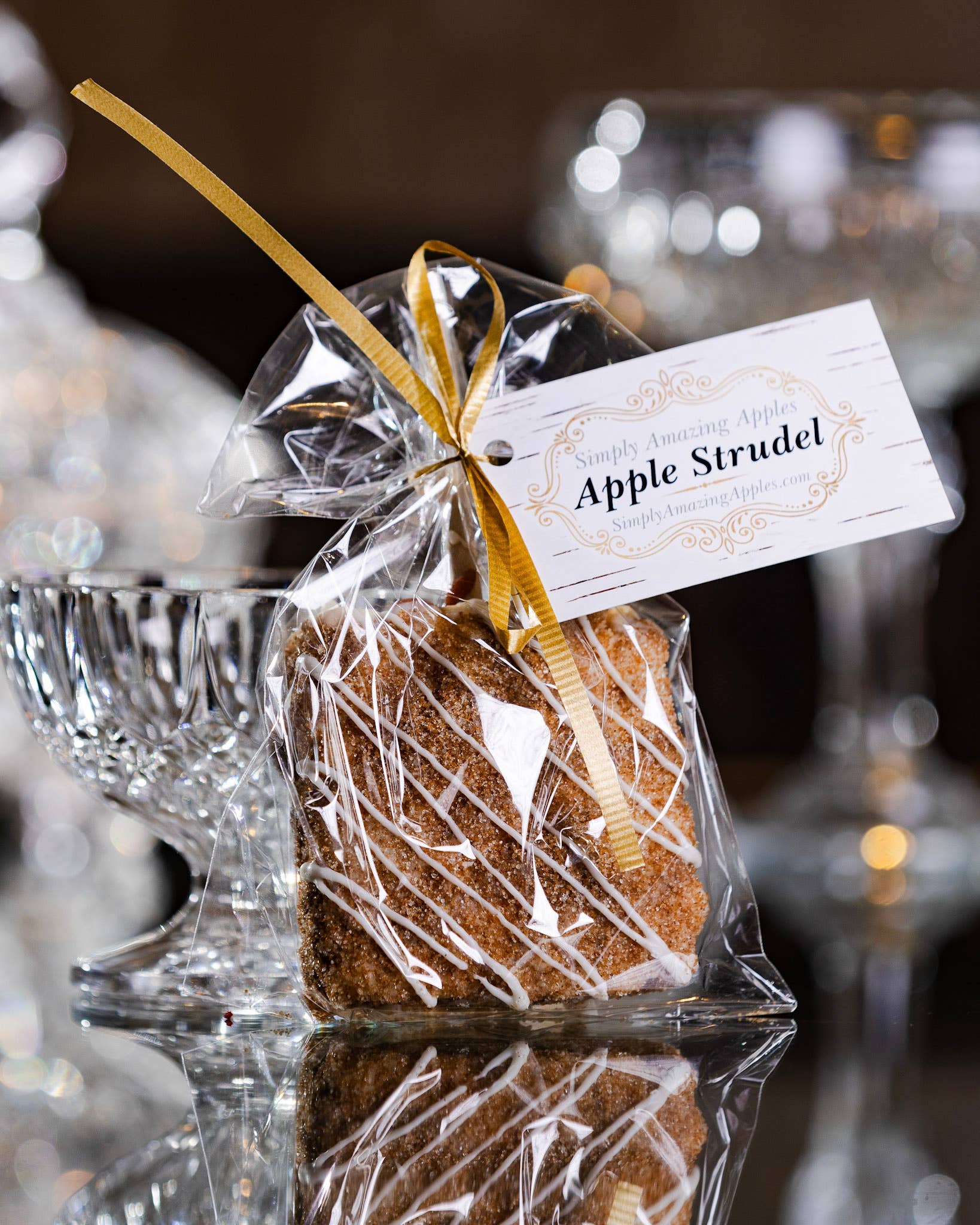 Simply Amazing Apples - Wholesale Caramel - Apple Strudel White Chocolate Caramel Crispy Treat1