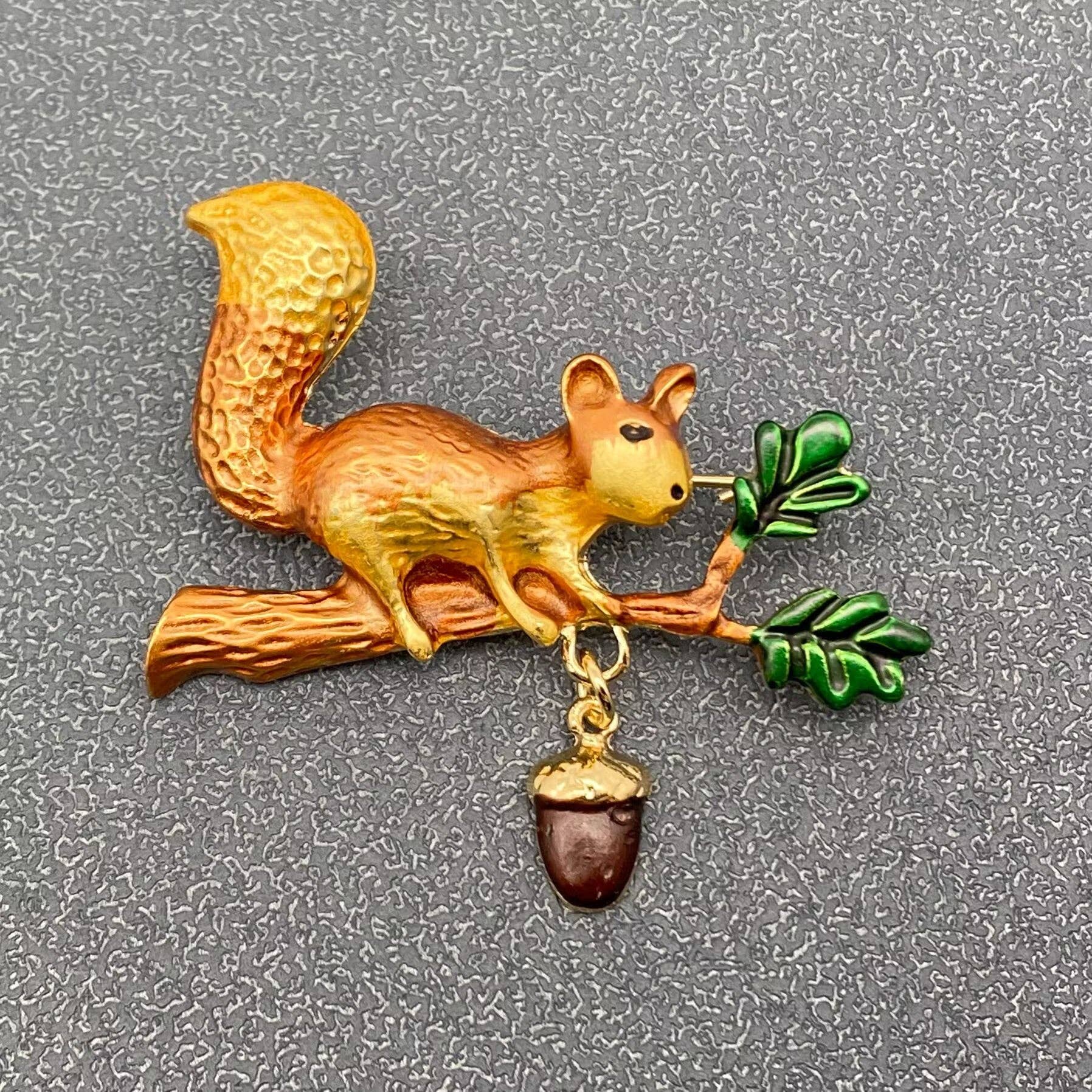 Mio Queena - Wholesale Brooch - Enamel Squirrel Picking Nut Brooch5