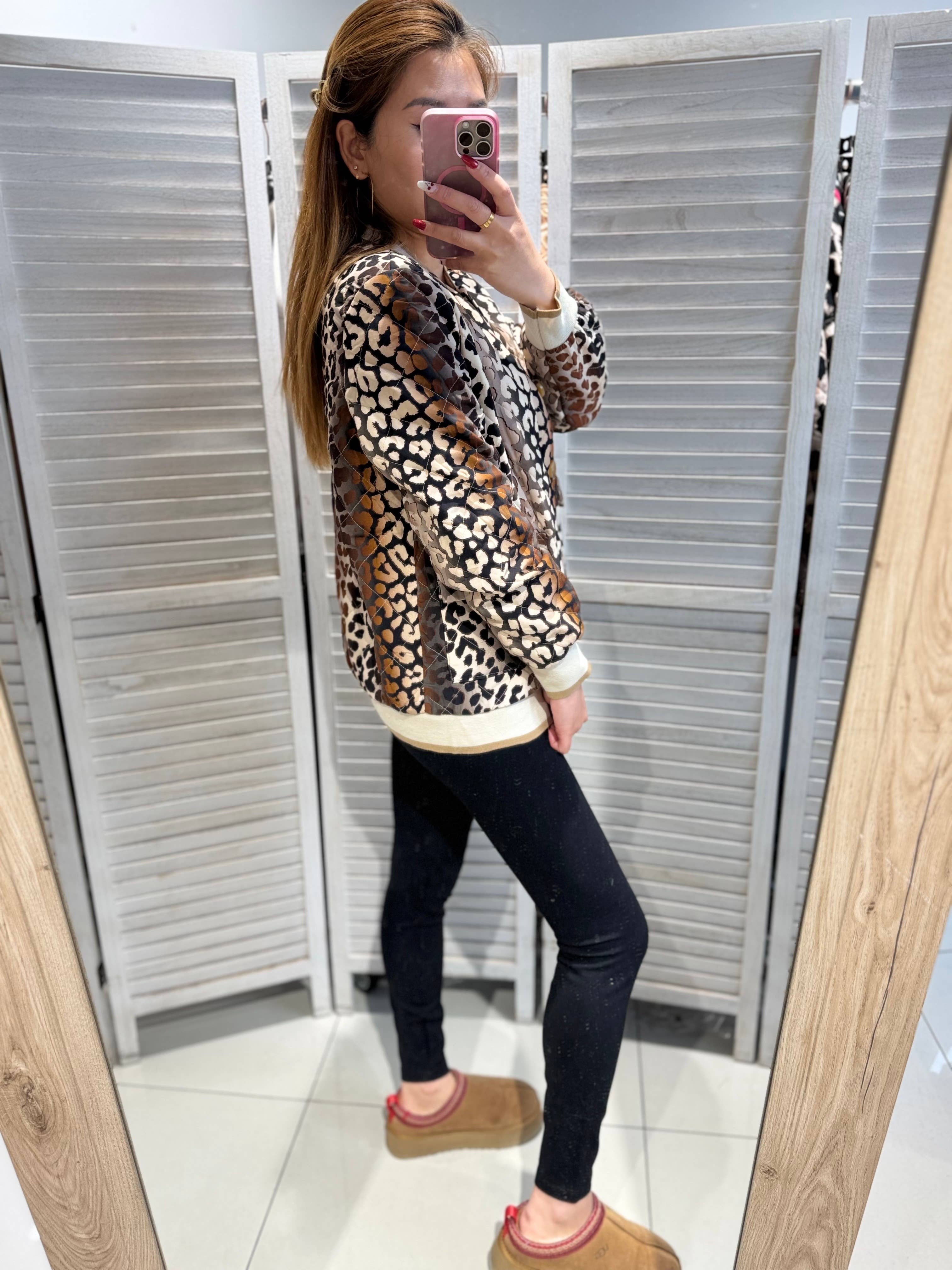 VICTORIA&ISAAC - Wholesale Jacket - Women's - Jazzy Printed Zip-Up Jacket - gia069multichoco2