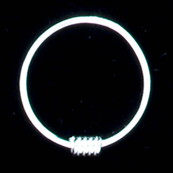 Anneau métallique de 11 mm en argent sterling avec boucle d'oreille à ressort pour la vente par Zeppo Merchandisers Inc