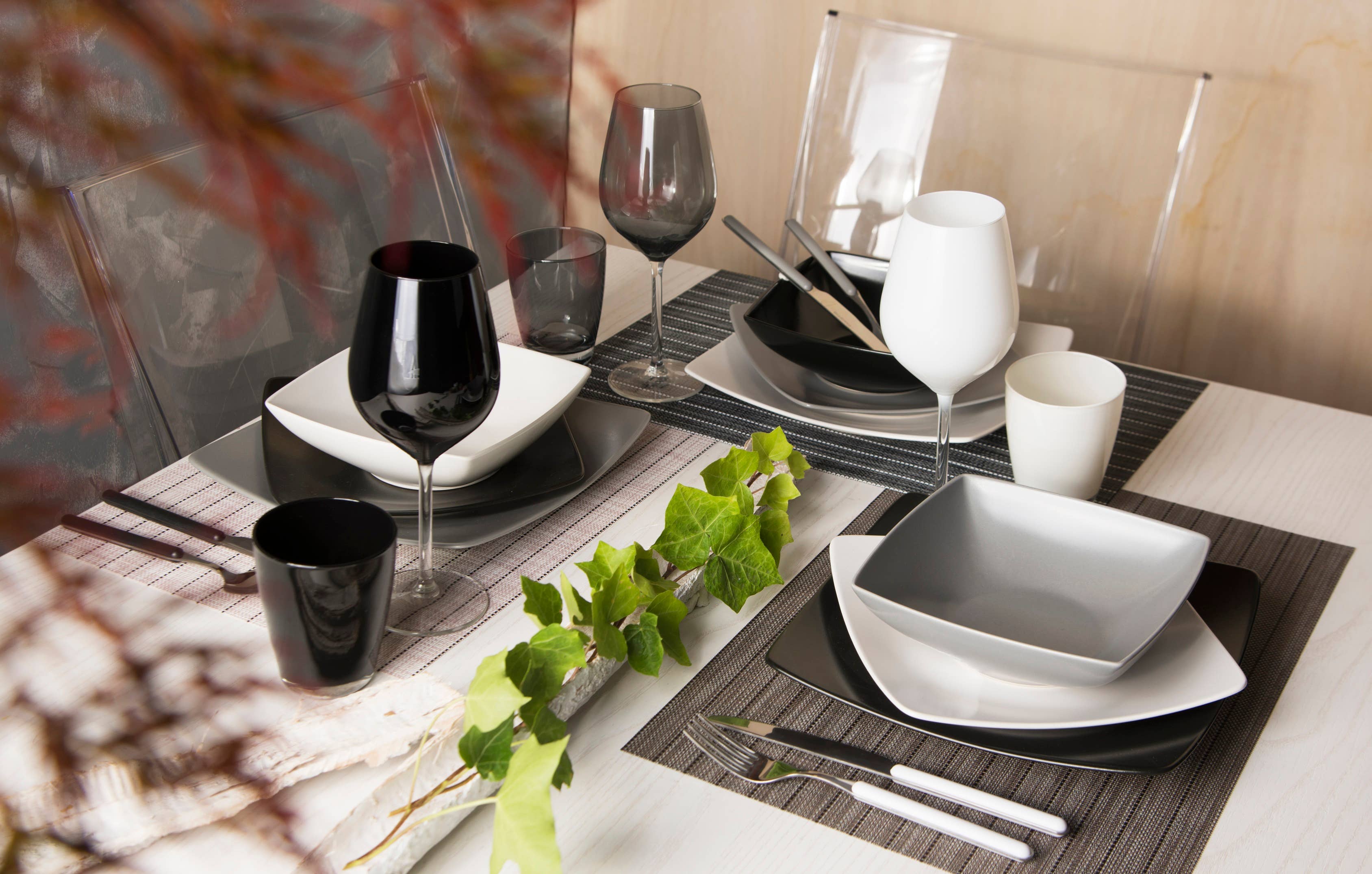 multicolour Set of 8 White and Black Glasses/Goblets for wholesale on Faire1