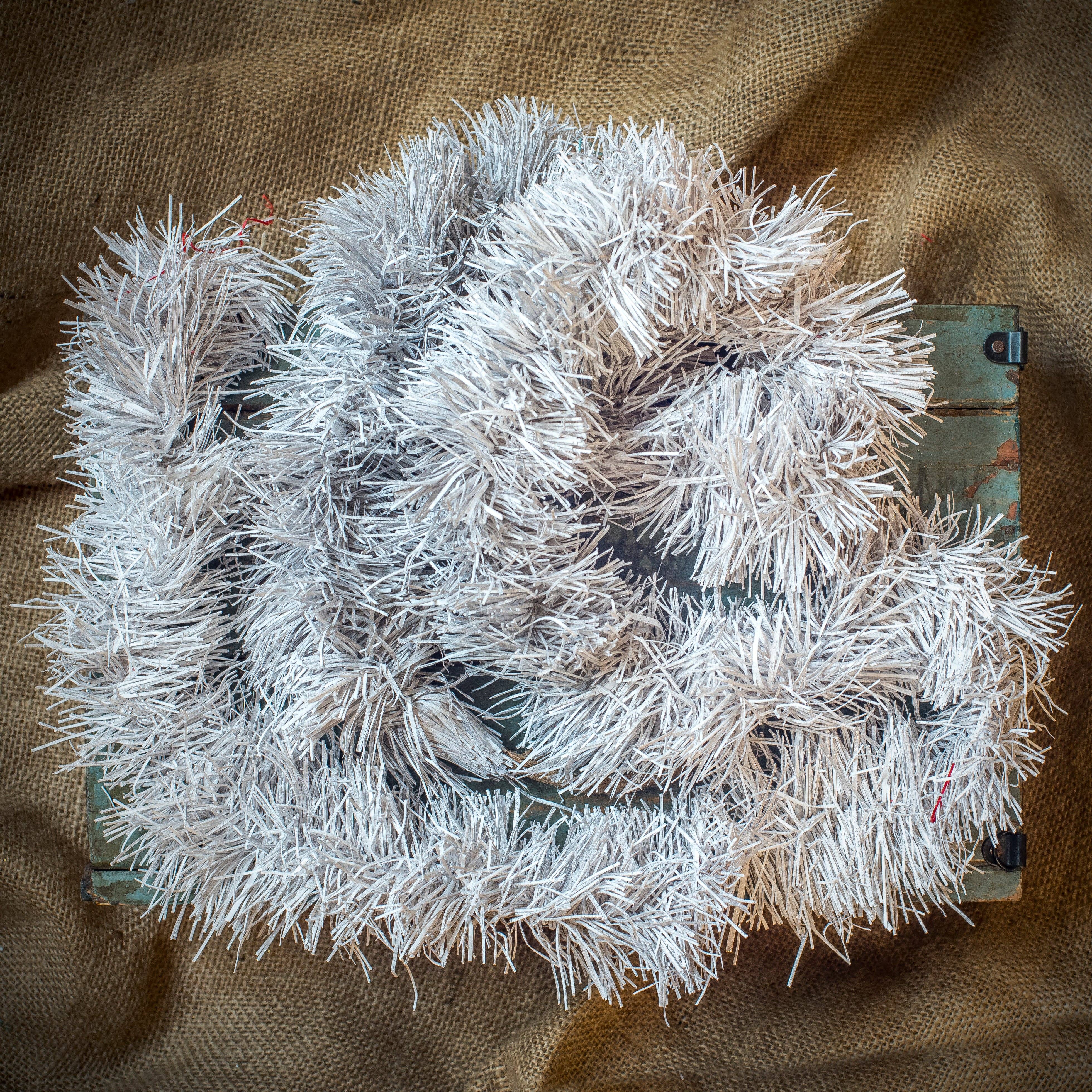 Moult – wholesale Christmas decoration – Recycled Paper Tinsel With Glitter in 6 Colours4