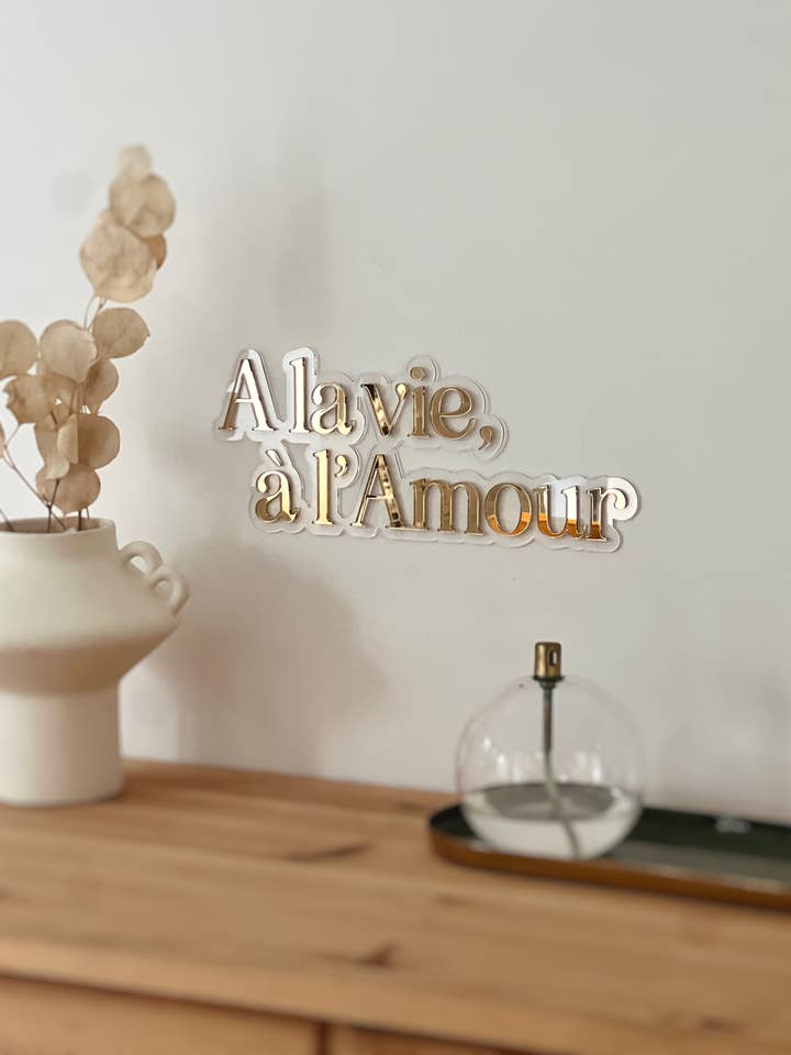 Enseigne style néon en plexiglas A la vie, à l'amour pour la vente par Print Your Love
