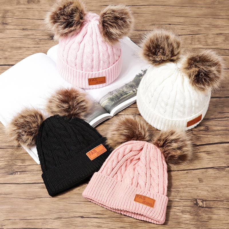 PatPat – Großhandel Beanie – Kinder – Solide Strickmütze für Kleinkinder/Kinder mit doppeltem Pompon-Dekor0