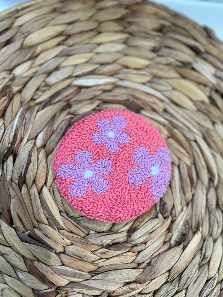 Mug et sous-verre Dasies pour la vente par Z to Z Crafts Co.