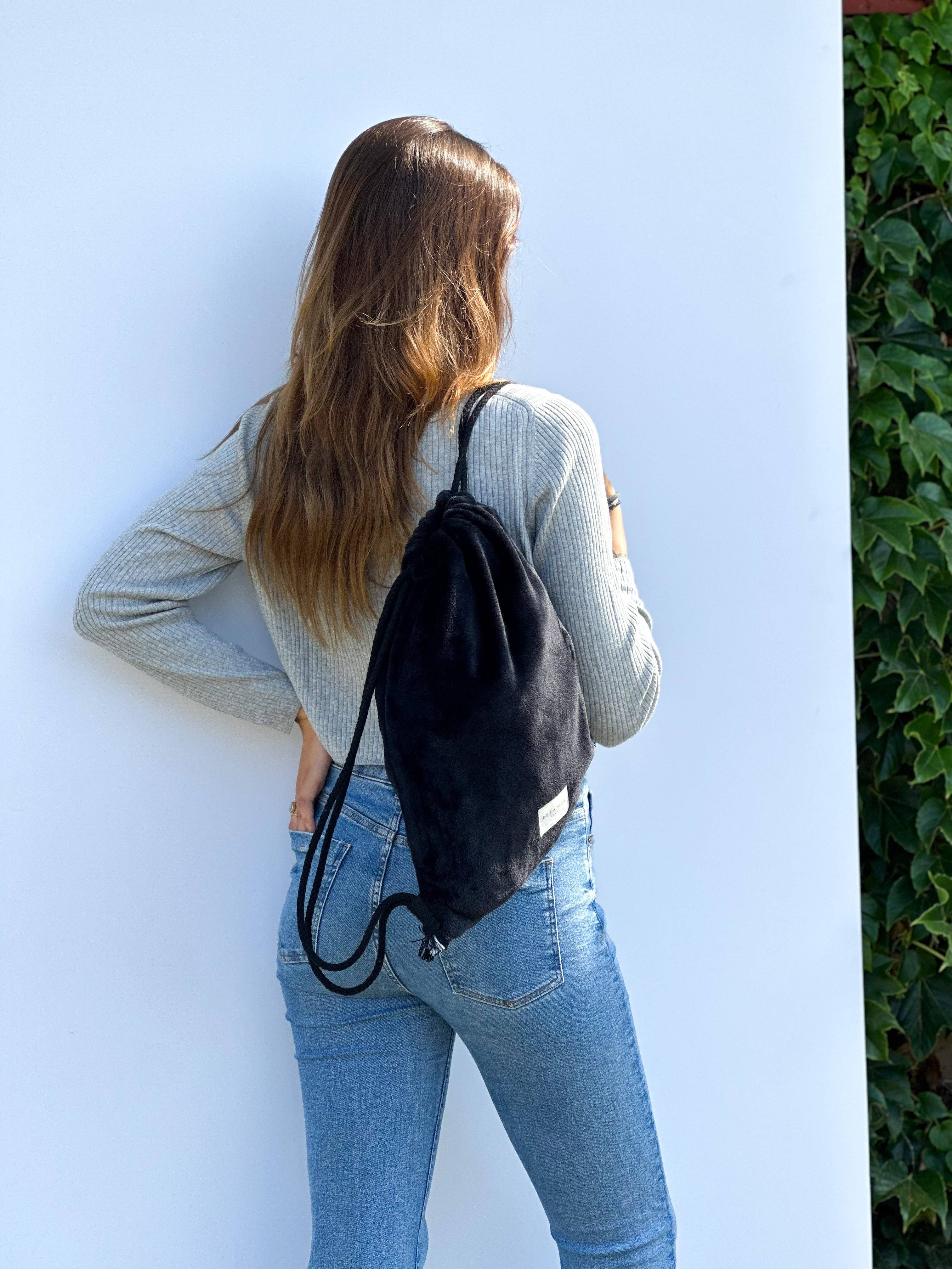 De La Mur - Vendita all'ingrosso Zaino - Donna - Zaino Cordas Noir con coulisse regolabile in pelliccia nera morbida2