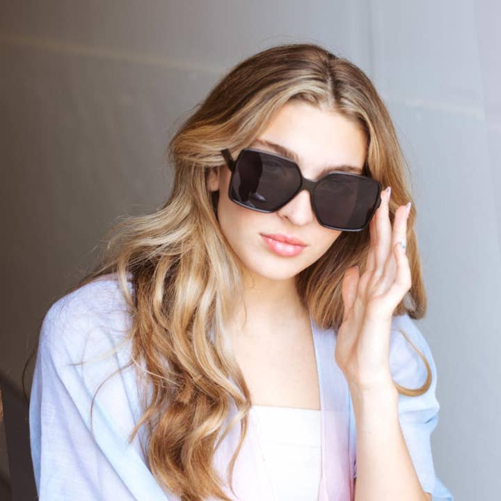 Pretty Simple - Wholesale Sunglasses - Women's - Hanna Hexagon Frame Sunglasses