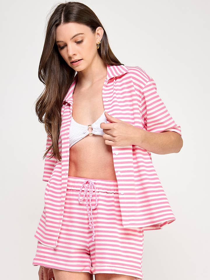 Strand-Set aus gestreiftem Überwurfhemd und Shorts für den Großhandel von Promise LA