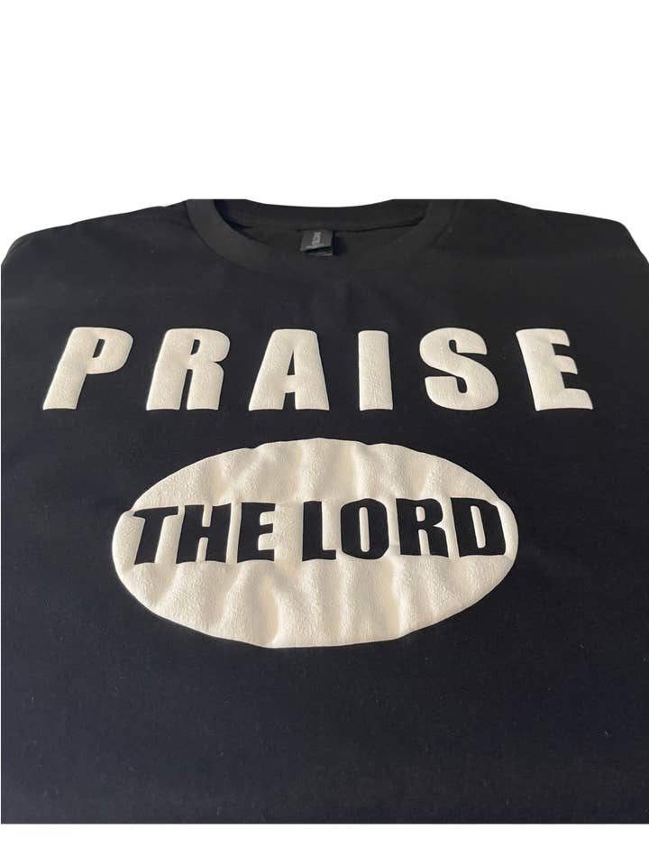 Praise the Lord sort kortærmet unisex t-shirt for engroshandel hos Whispering Expressions