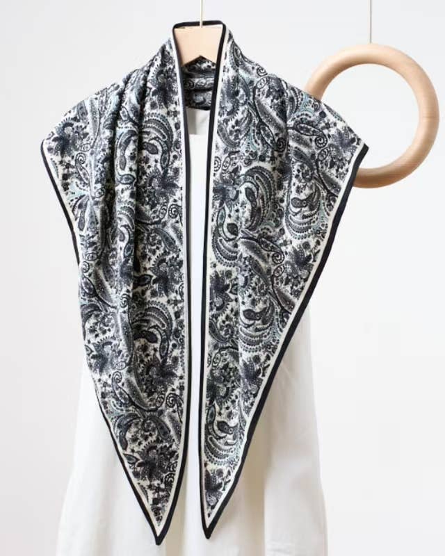 JC Sunny Fashion – wholesale Scarf – Women's – JC023328T Printed Triangle Scarf – Bandana Style Wrap / Shawl7