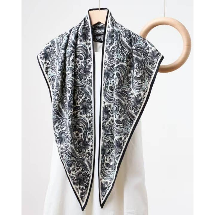 JC Sunny Fashion – wholesale Scarf – Women's – JC023328T Printed Triangle Scarf – Bandana Style Wrap / Shawl7