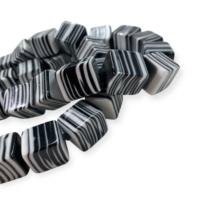 Atelier 1701 - Wholesale Beaded/Pearl Necklace - Black and White Striped Resin Beaded Necklace2