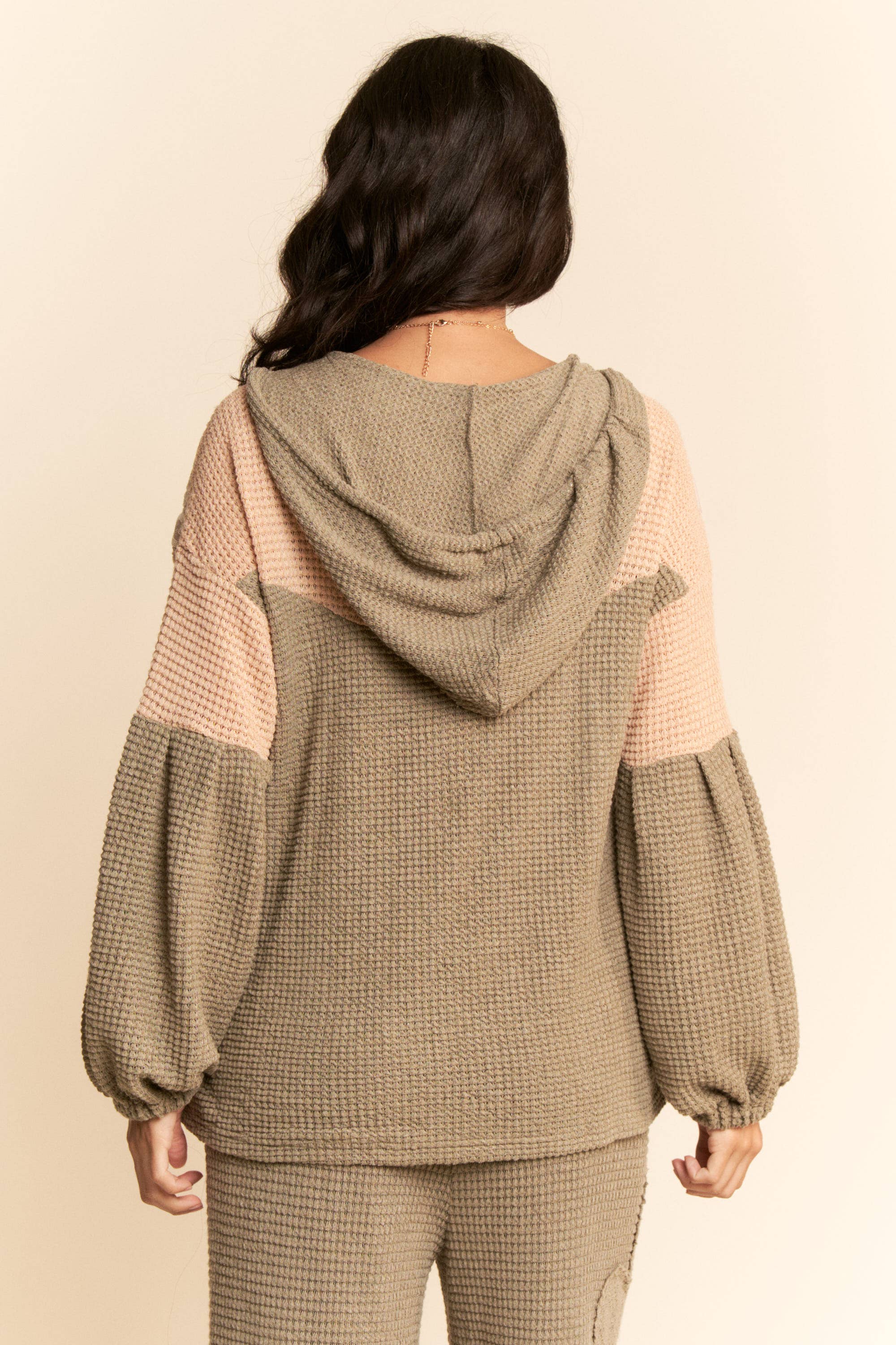 Davi & Dani – wholesale Hoodie – Women's – HOODIE OVERSIZED KNNIT TOP WITH FLOWER PATCH3