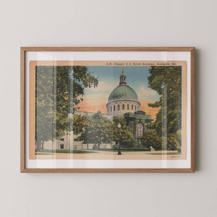 Impression sur papier d'art de carte postale de la chapelle de l'Académie navale pour la vente par Retrospect Studios