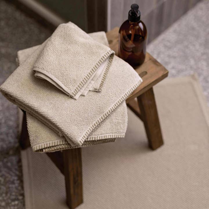 Maison Vivaraise & La Cerise sur le Gâteau - Wholesale Bath Mat - Uni Etia Pebble Bath Rug 54 X 110