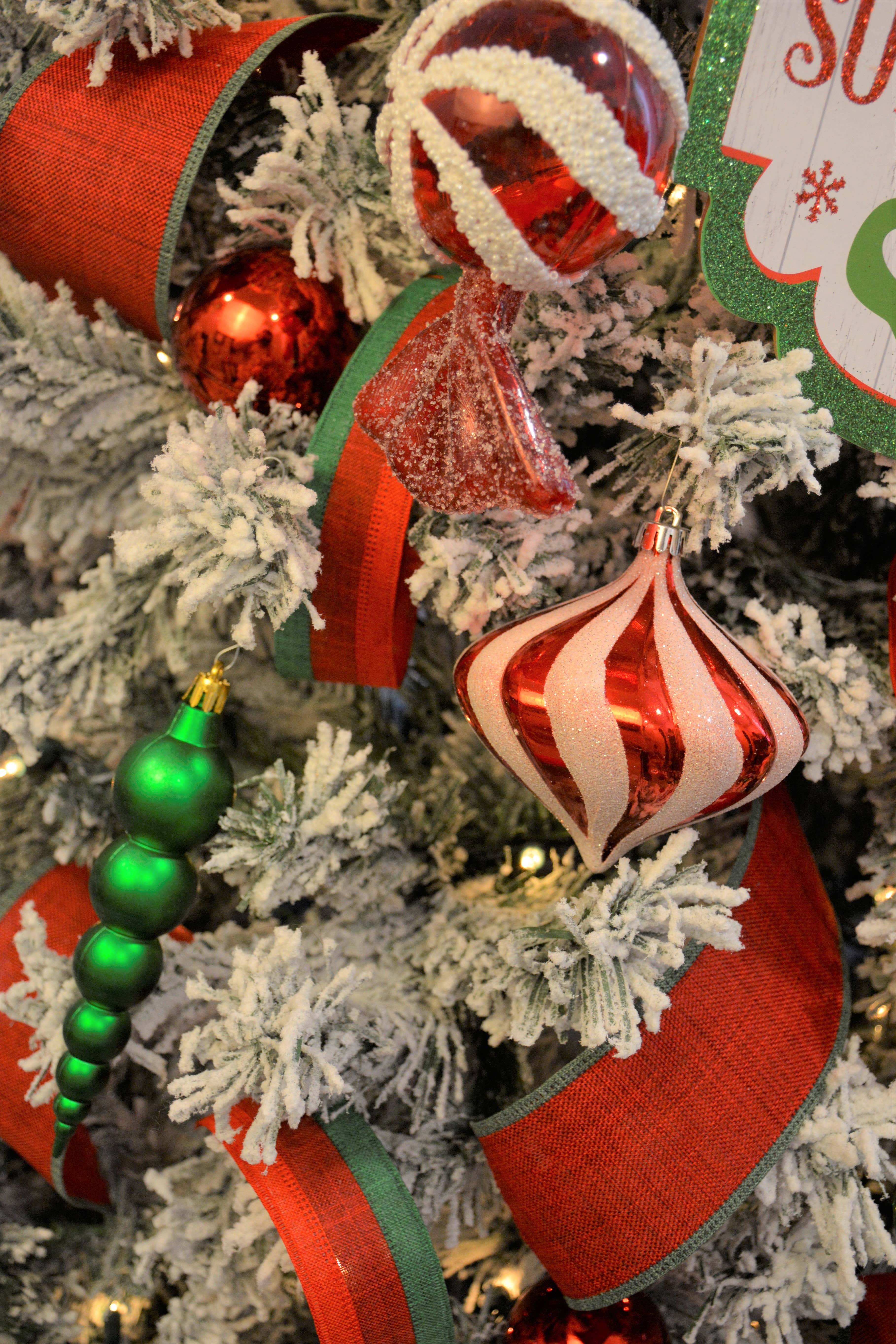 May Arts Ribbon - Wholesale Ribbon - Gift Wrapping - 1.5 Inch Wired Red & Green Tri-Color Faux Linen Ribbon1