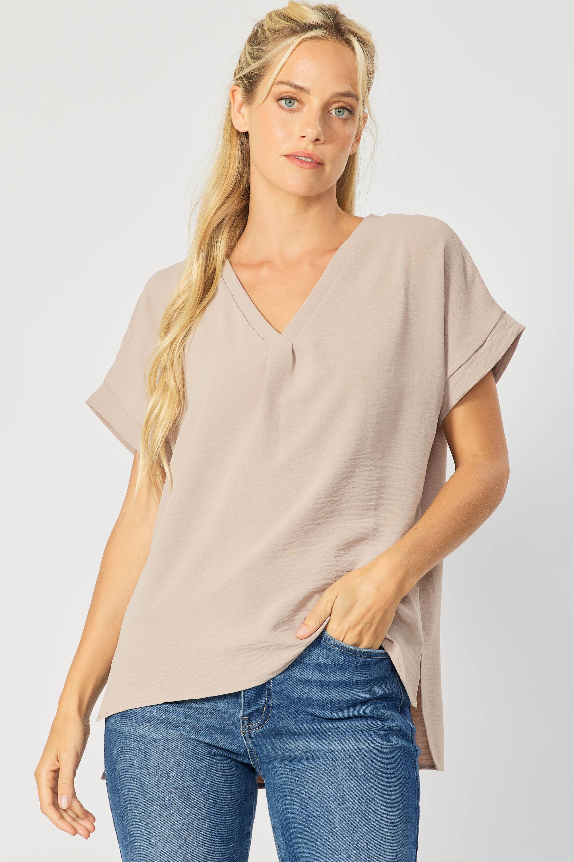 FSL Apparel - Vendita all'ingrosso Camicetta - Donna - ST3280 - TOP IN TESSUTO CON SCOLLO A V A MANICA CORTA, VESTIBILITÀ COMODA 29