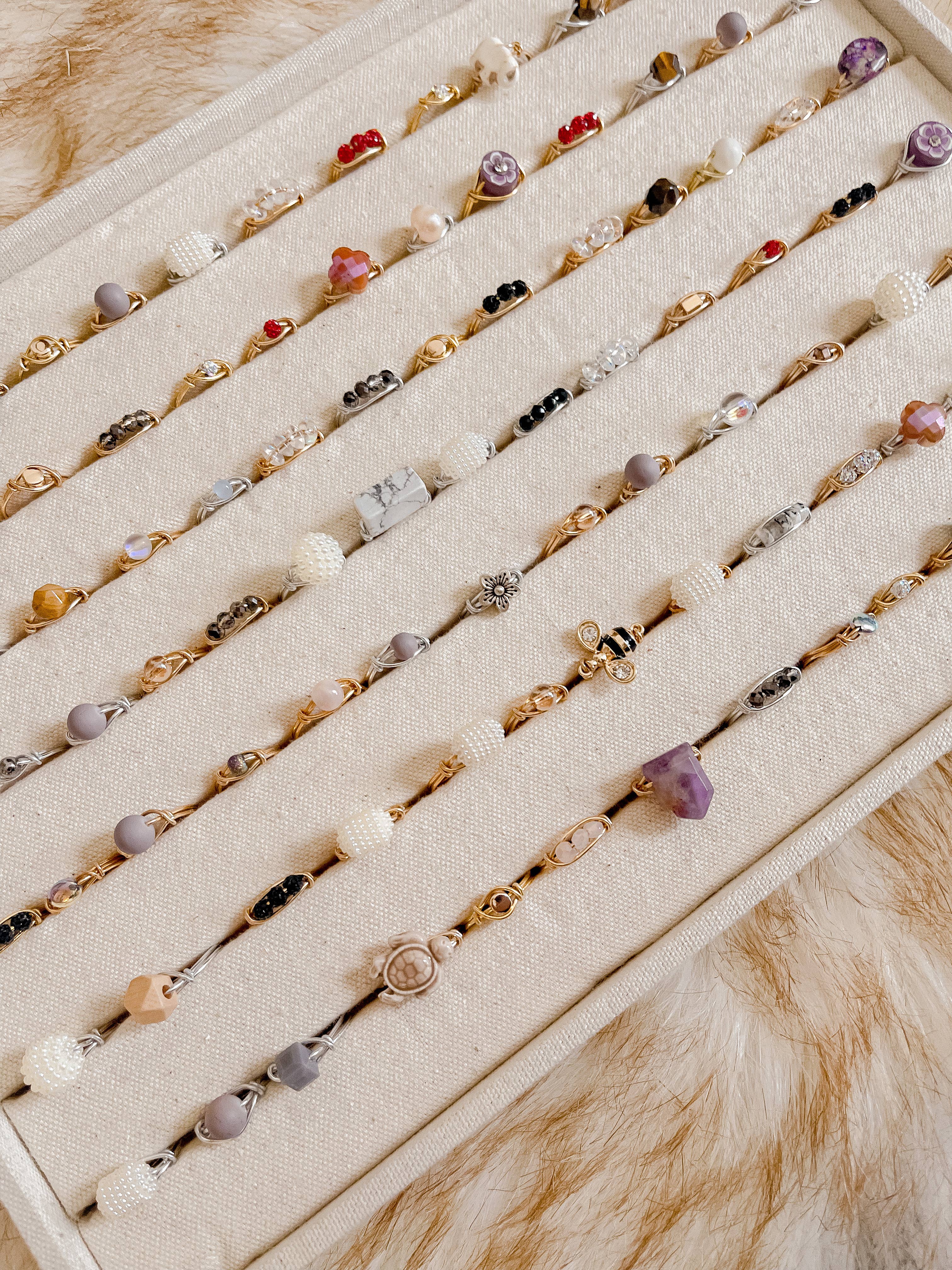 Bijoux Boutique LLC - Venta al por mayor Anillo de banda/apilable - Anillos de alambre surtidos: hechos a mano, aluminio, resistentes al agua1