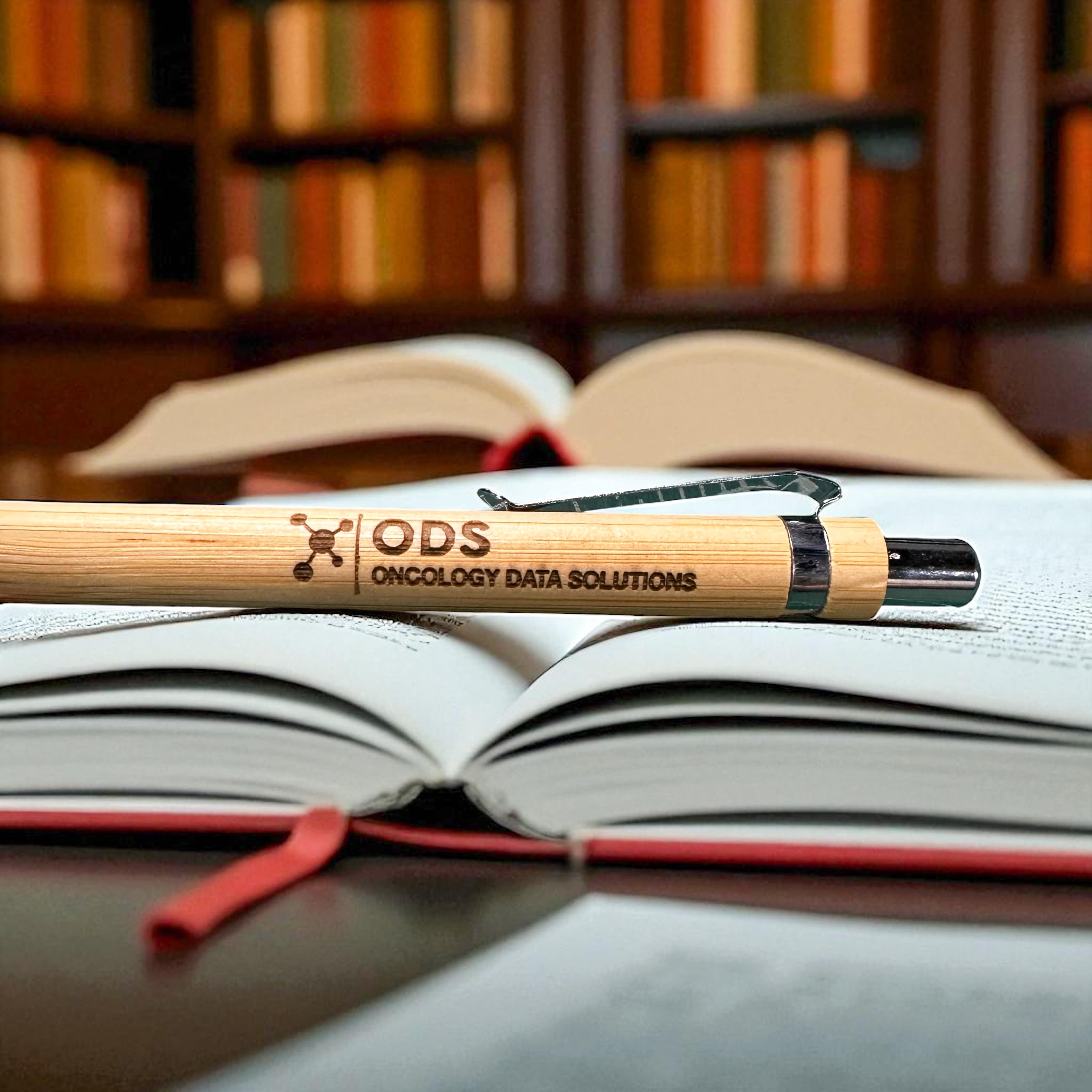 Sophisticate Supply Co. - Venta al por mayor Bolígrafo - Bolígrafo de bambú grabado con láser personalizado3