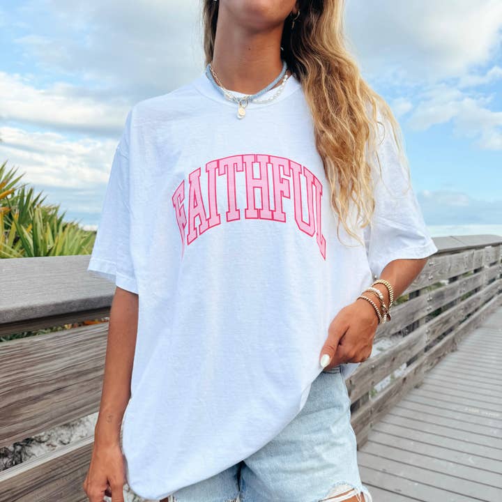 RIASSORTIMENTO! "FAITHFUL" | MAGLIETTA PREMIUM COMFORT COLOR per la vendita all'ingrosso da parte di He Would Love First