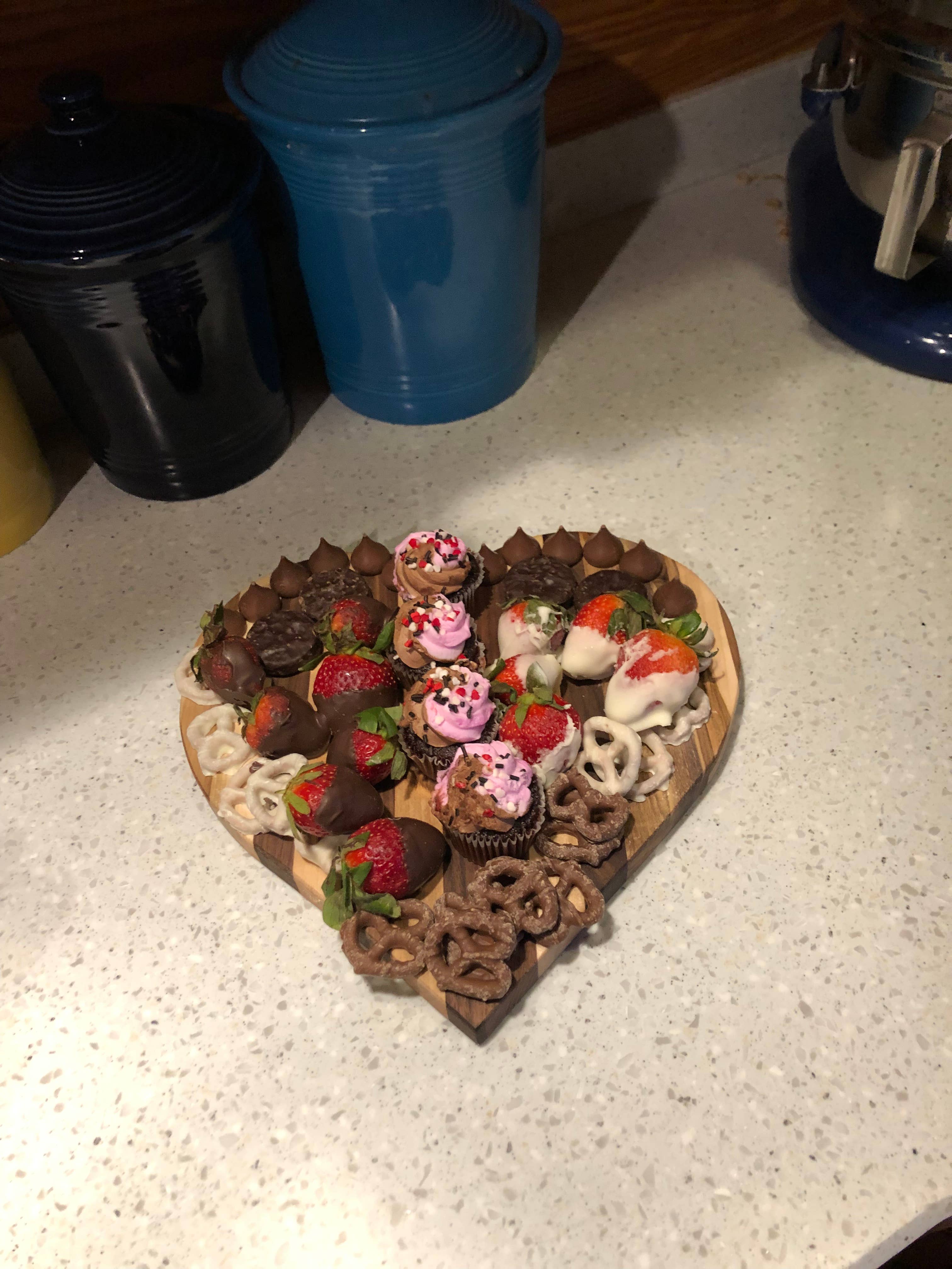 TG Designs - Vente Plateaux à fromage - PLANCHE À CHARCUTERIE EN FORME DE CŒUR, TAILLE MOYENNE8