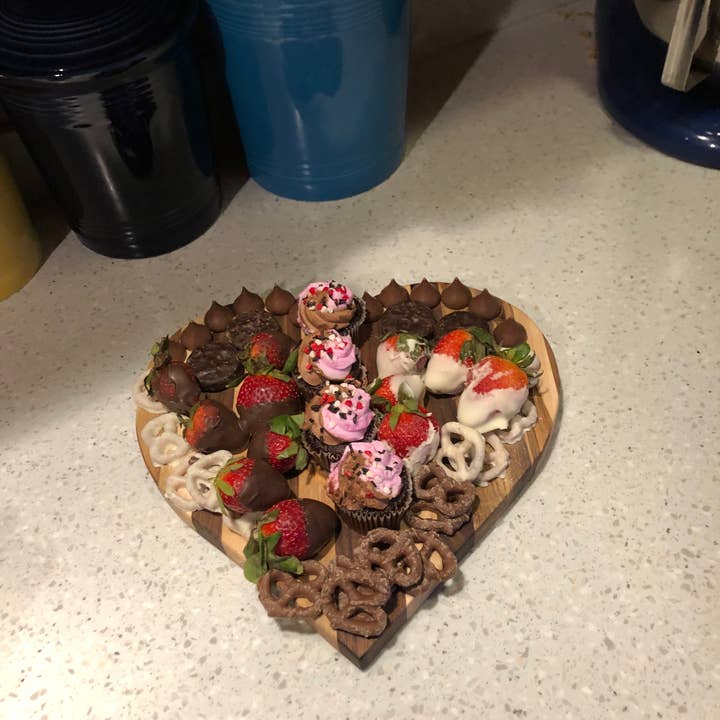 TG Designs - Vente Plateaux à fromage - PLANCHE À CHARCUTERIE EN FORME DE CŒUR, TAILLE MOYENNE8